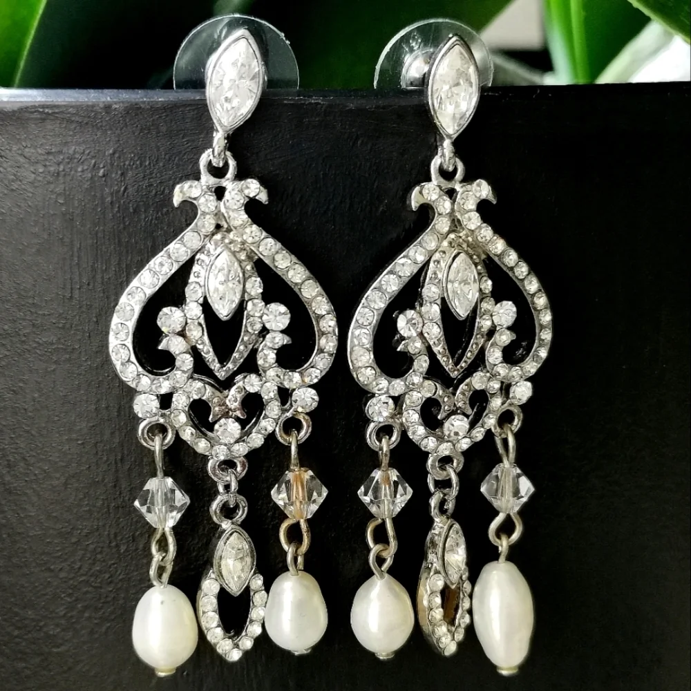 Crystal white freshwater pearl chandelier earrings 🆕 - Picture 2 of 6